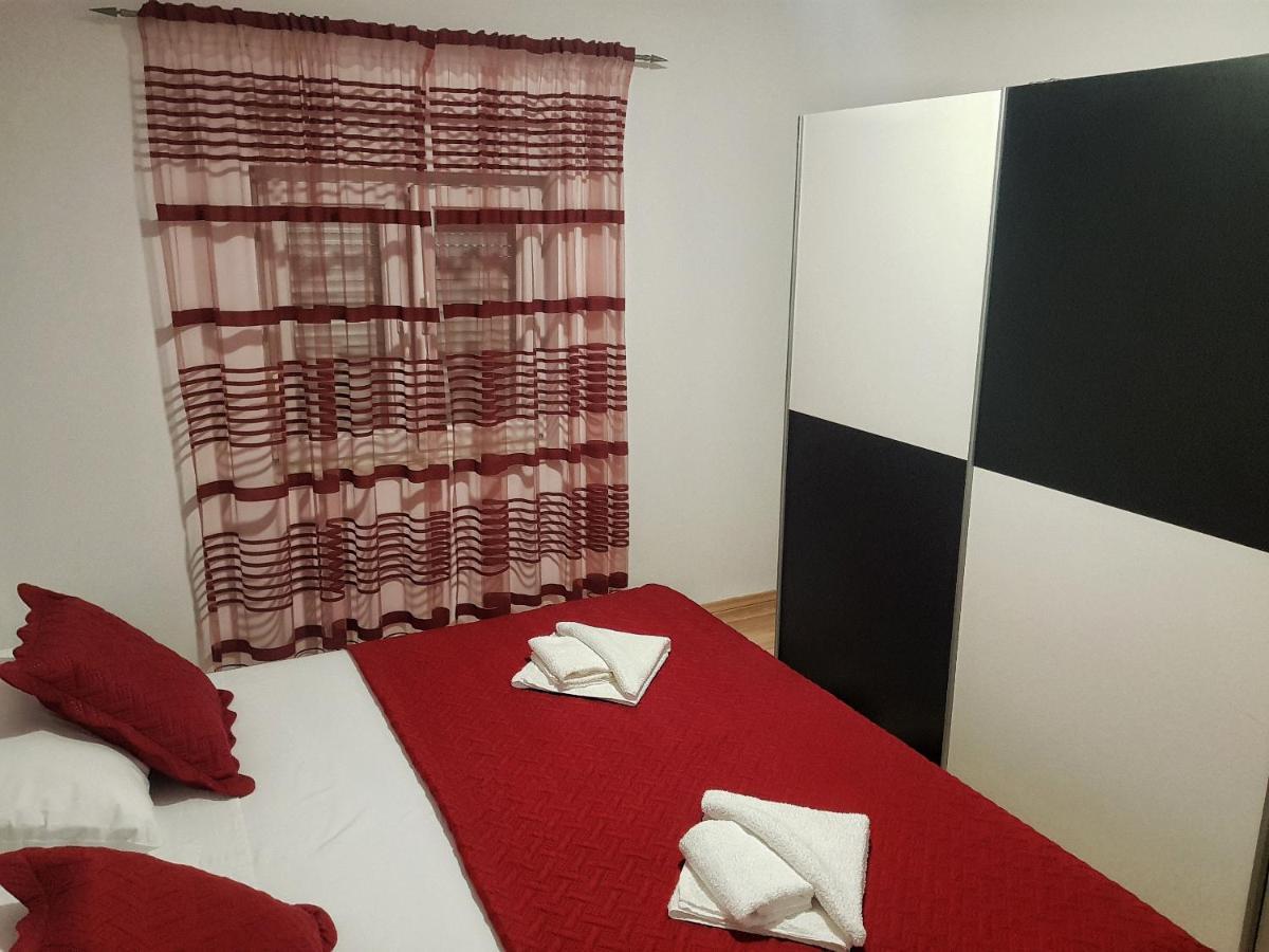 Apartman Nela Apartment Kastel Sucurac Exterior photo