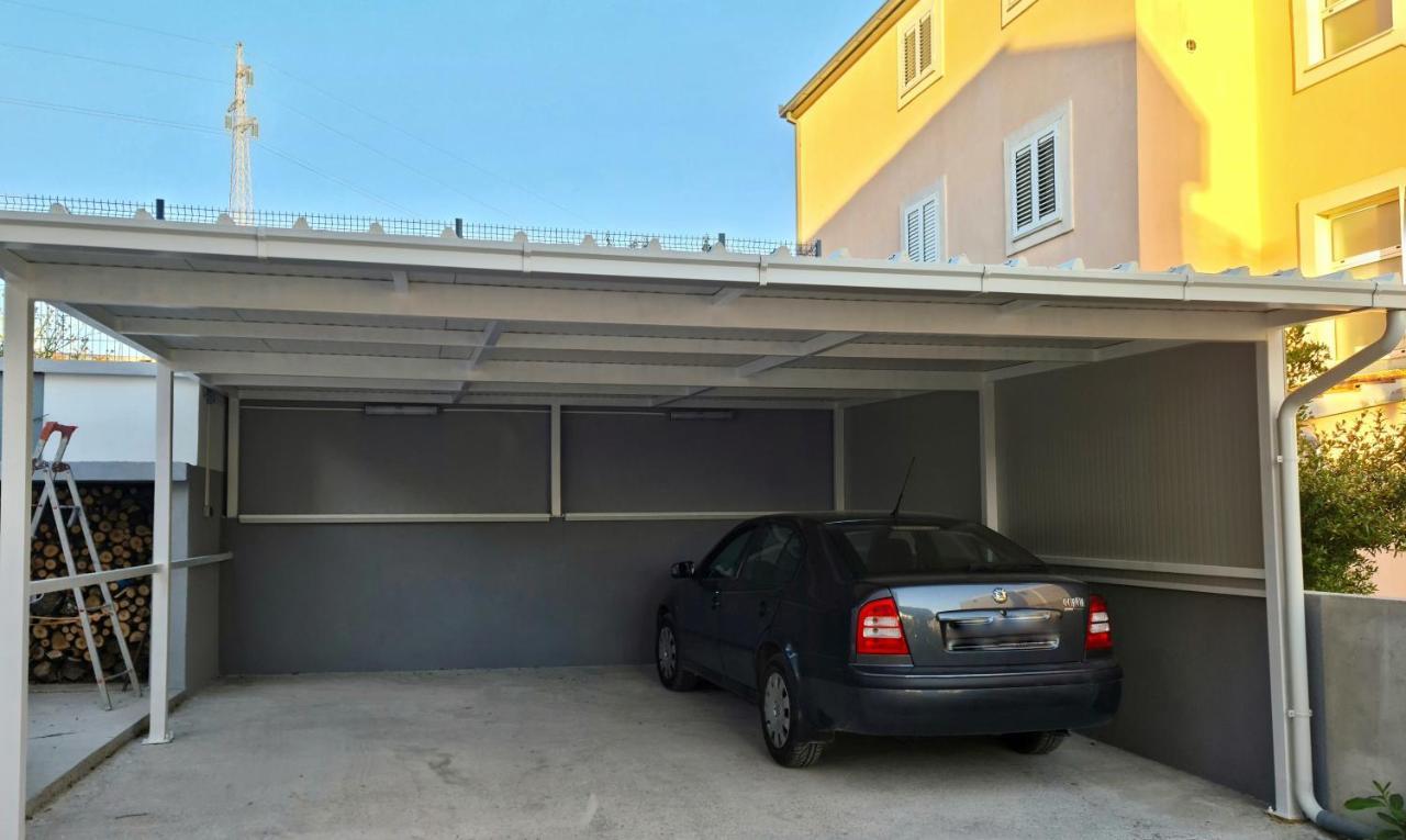 Apartman Nela Apartment Kastel Sucurac Exterior photo