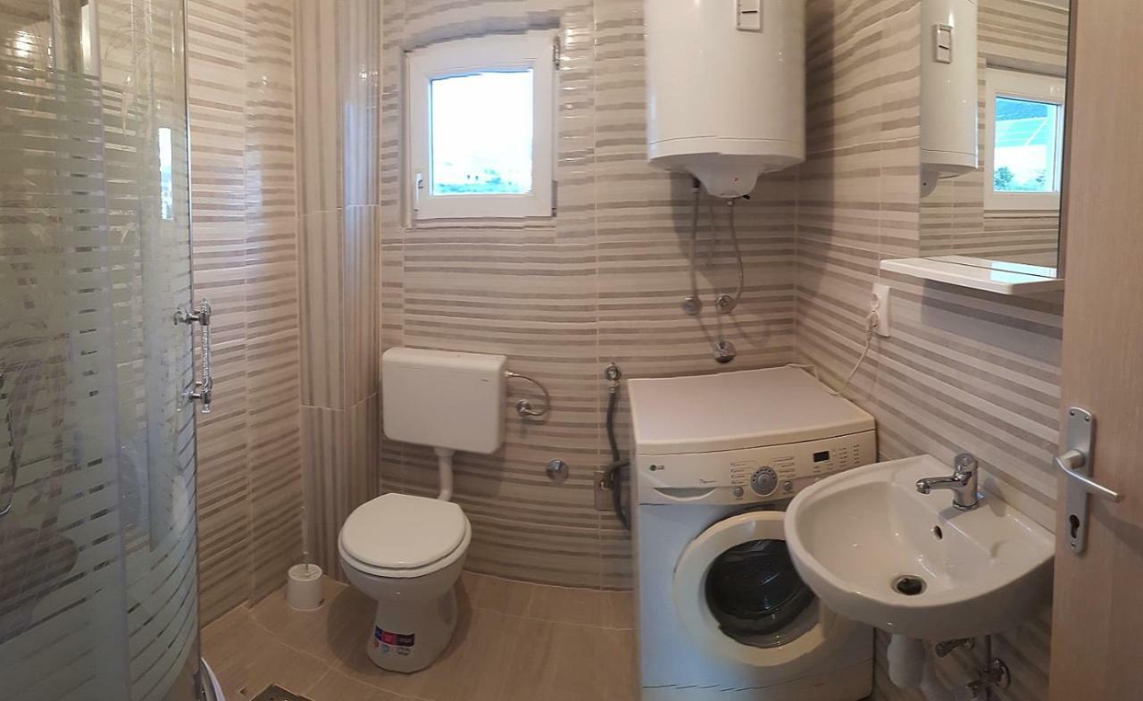 Apartman Nela Apartment Kastel Sucurac Exterior photo